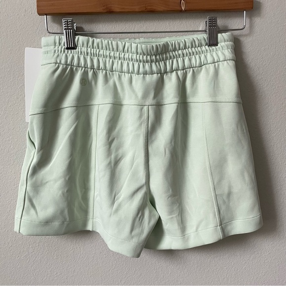 NWT Lululemon Softstreme High-Rise Short 4" Kohlrabi Green Size 4 - Picture 2 of 8